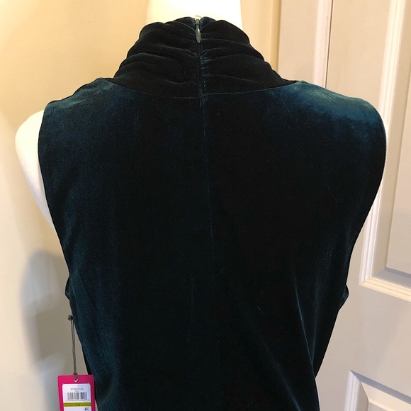 VINCE CAMUTO Emerald Green Crushed Velvet V-Neck Sleeveless Jumpsuit Sz 14 NWT - Picture 3 of 10
